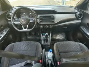 Nissan Kicks 2022 Gris