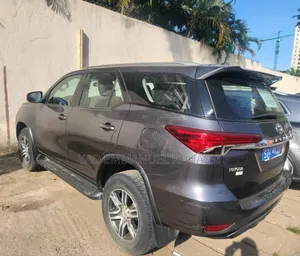 Toyota Fortuner 2020 Gris