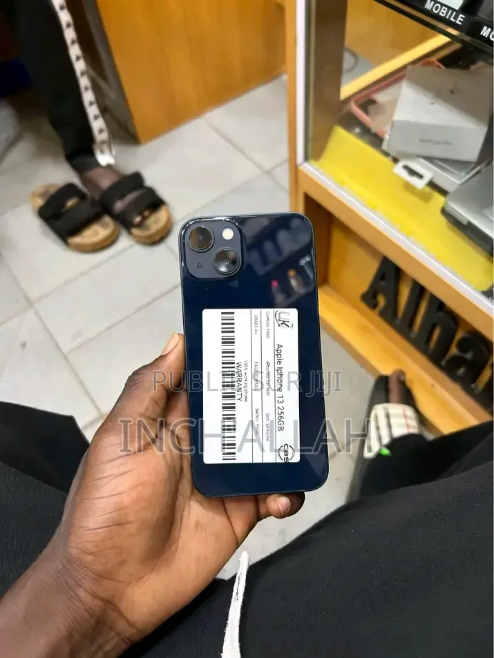 Nouveau Apple iPhone 13 256 GB Noir