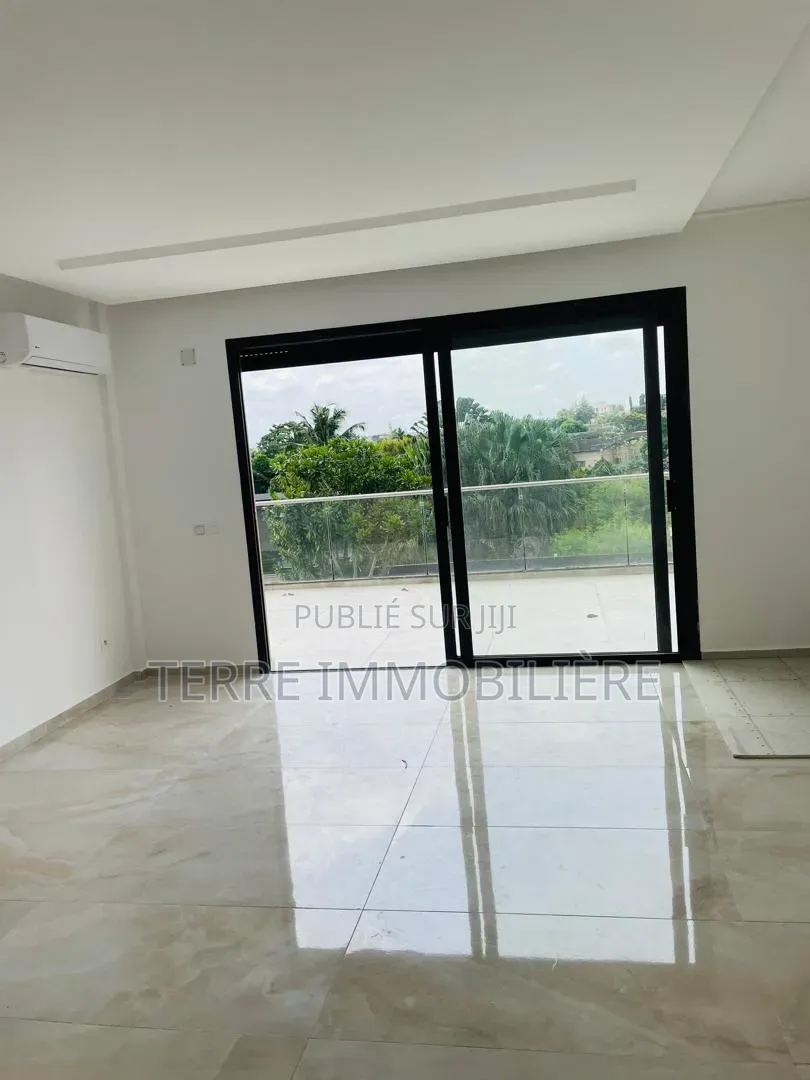 4chbre Duplex dans La Terre Immobilière, Cocody à Louer