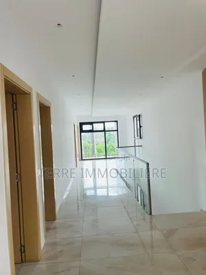 4chbre Duplex dans La Terre Immobilière, Cocody à Louer