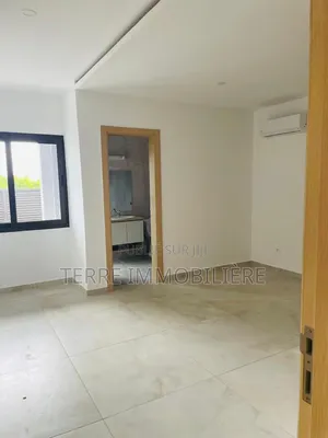 4chbre Duplex dans La Terre Immobilière, Cocody à Louer