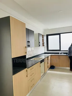 4chbre Duplex dans La Terre Immobilière, Cocody à Louer