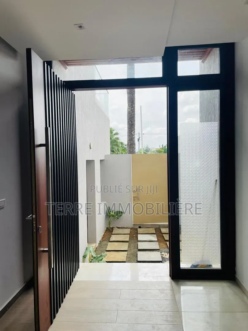 4chbre Duplex dans La Terre Immobilière, Cocody à Louer