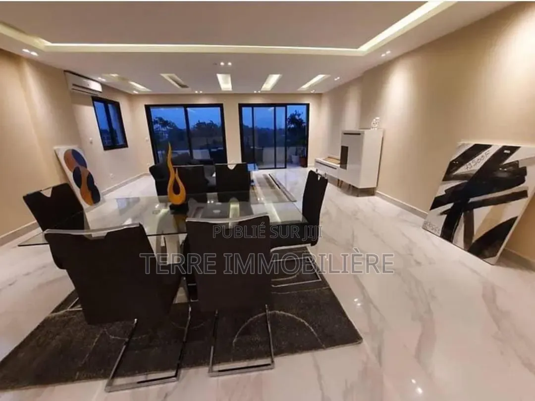 3chbre Appartement dans La Terre Immobilière, Cocody à Louer