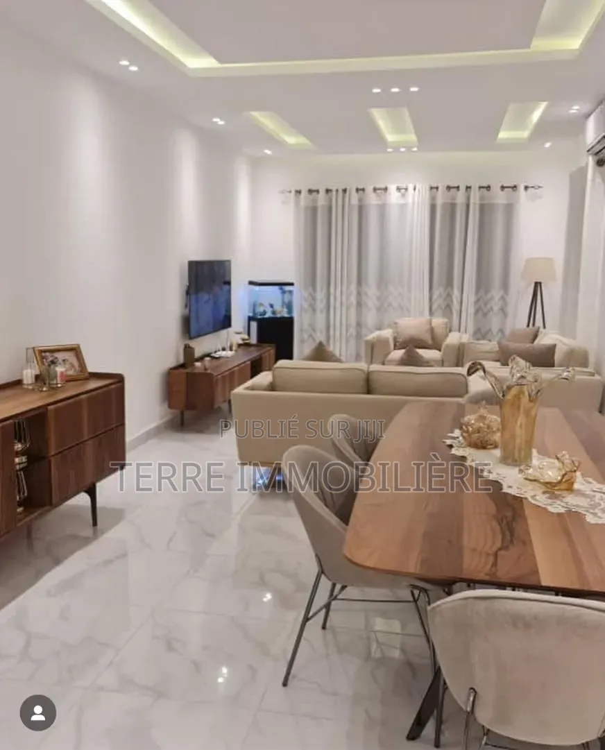 3chbre Appartement dans La Terre Immobilière, Cocody à Louer