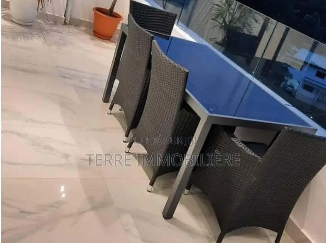 3chbre Appartement dans La Terre Immobilière, Cocody à Louer