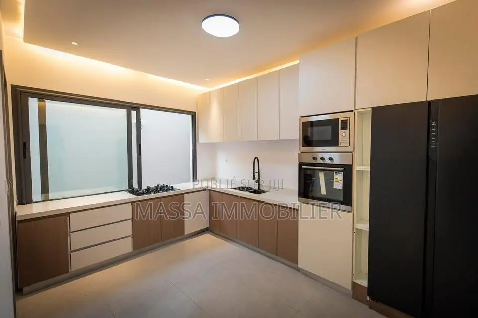 5chbre Duplex dans Massa Immobilier, Cocody à Vendre
