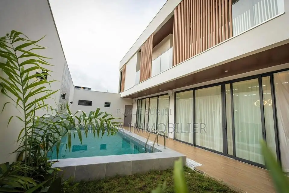 5chbre Duplex dans Massa Immobilier, Cocody à Vendre