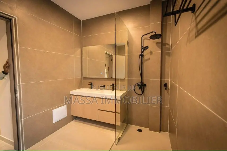 5chbre Duplex dans Massa Immobilier, Cocody à Vendre