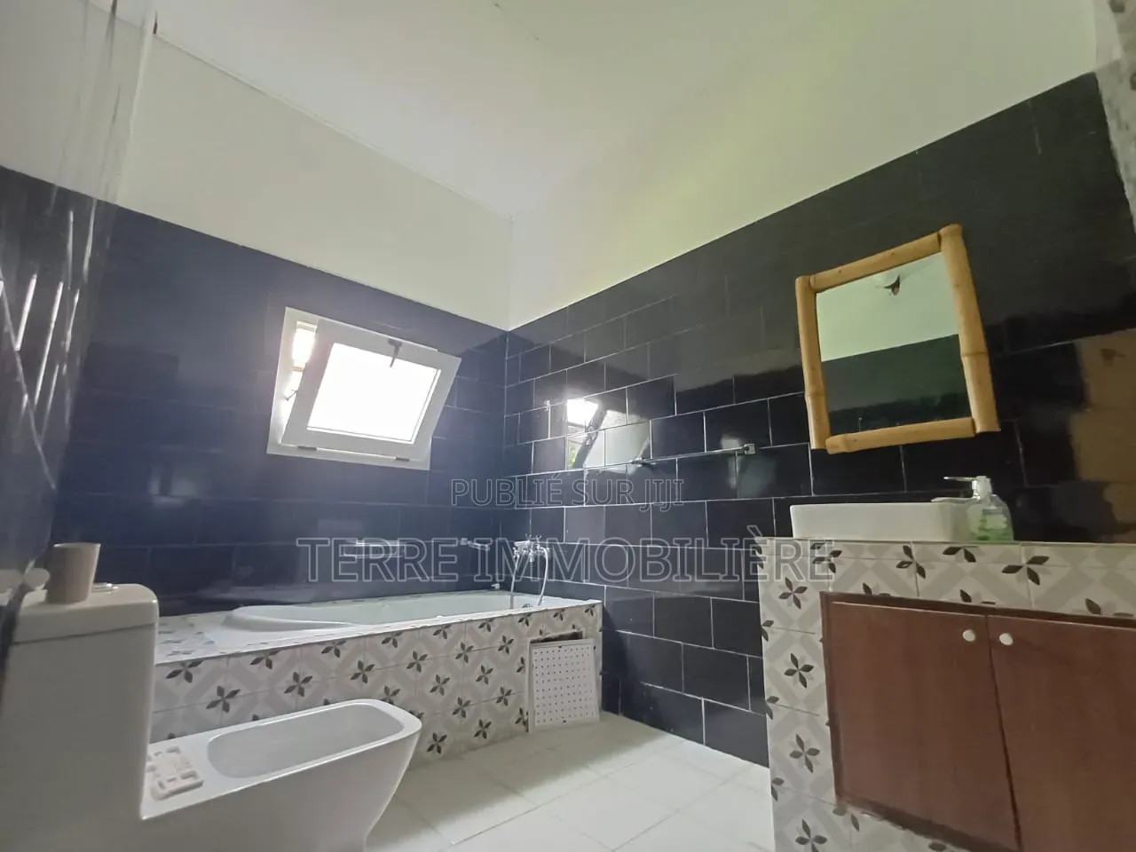 4chbre Duplex dans La Terre Immobilière, Cocody à Vendre