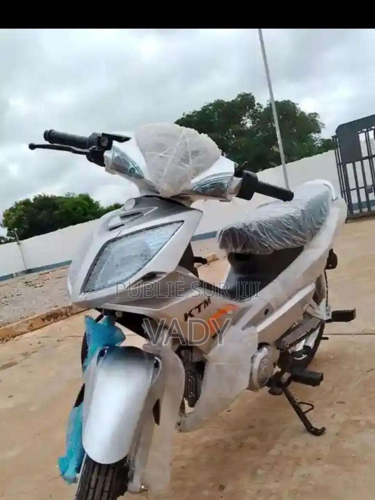KTM Duke 125 2025 Gris