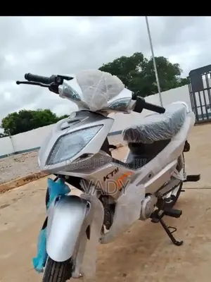 KTM Duke 125 2025 Gris