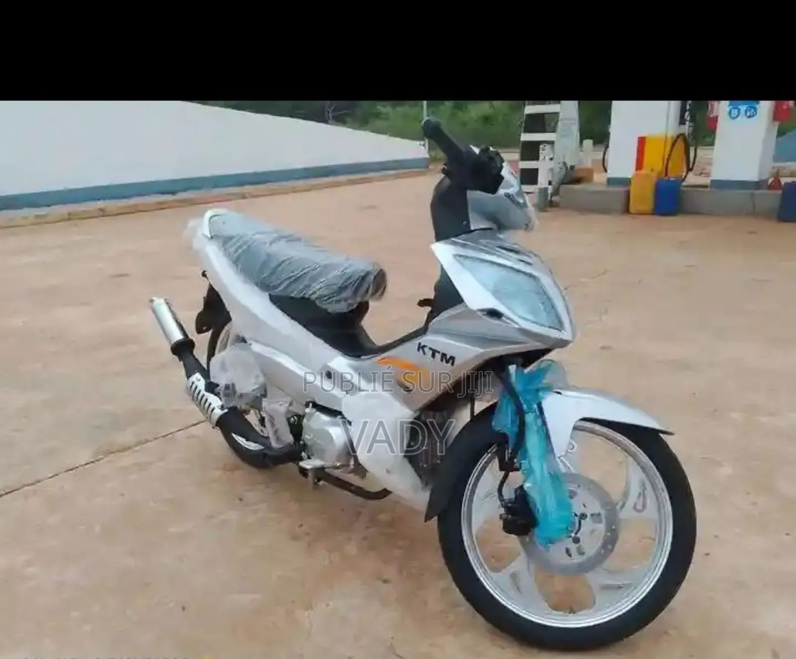 KTM Duke 125 2025 Gris
