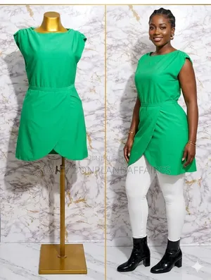 Haut Classe Vert Élégant Pour Femme. Solde : 1500fcfa