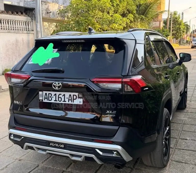 Toyota RAV4 2021 Noir