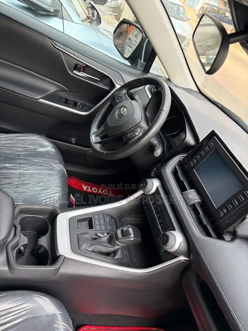 Toyota RAV4 2021 Noir
