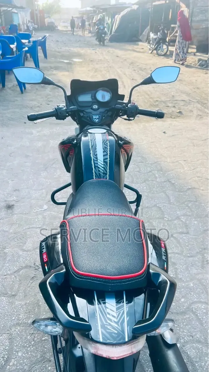 Nouveau TVS Apache 180 RTR 2022 Autre