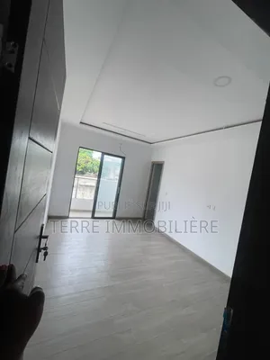 2chbre Appartement dans La Terre Immobilière, Cocody à Vendre