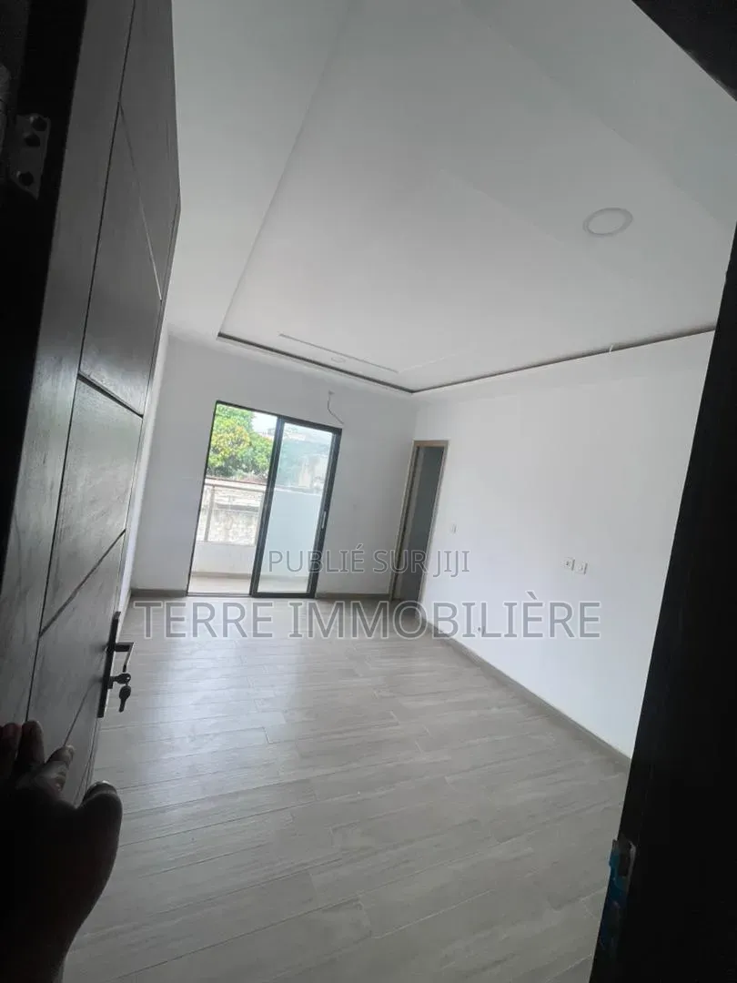 2chbre Appartement dans La Terre Immobilière, Cocody à Vendre