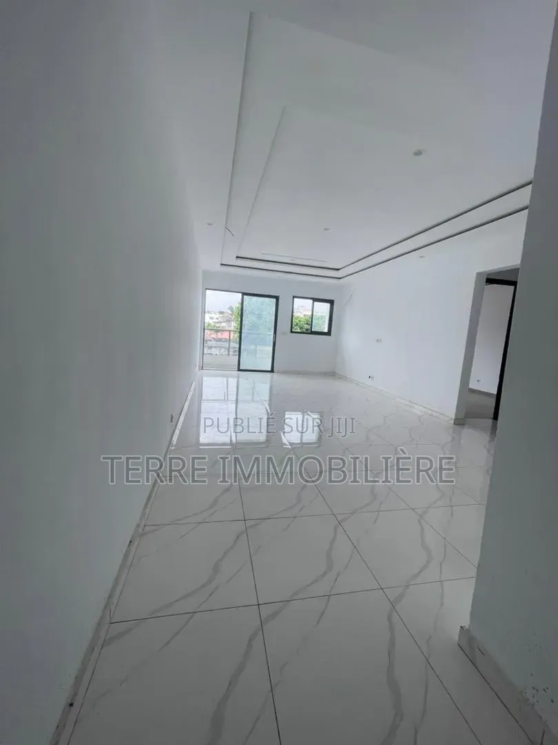 2chbre Appartement dans La Terre Immobilière, Cocody à Vendre