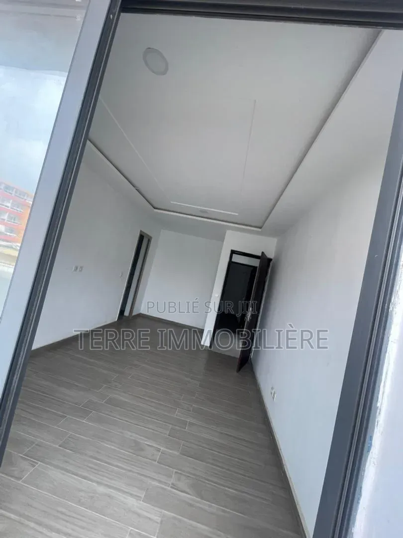 2chbre Appartement dans La Terre Immobilière, Cocody à Vendre