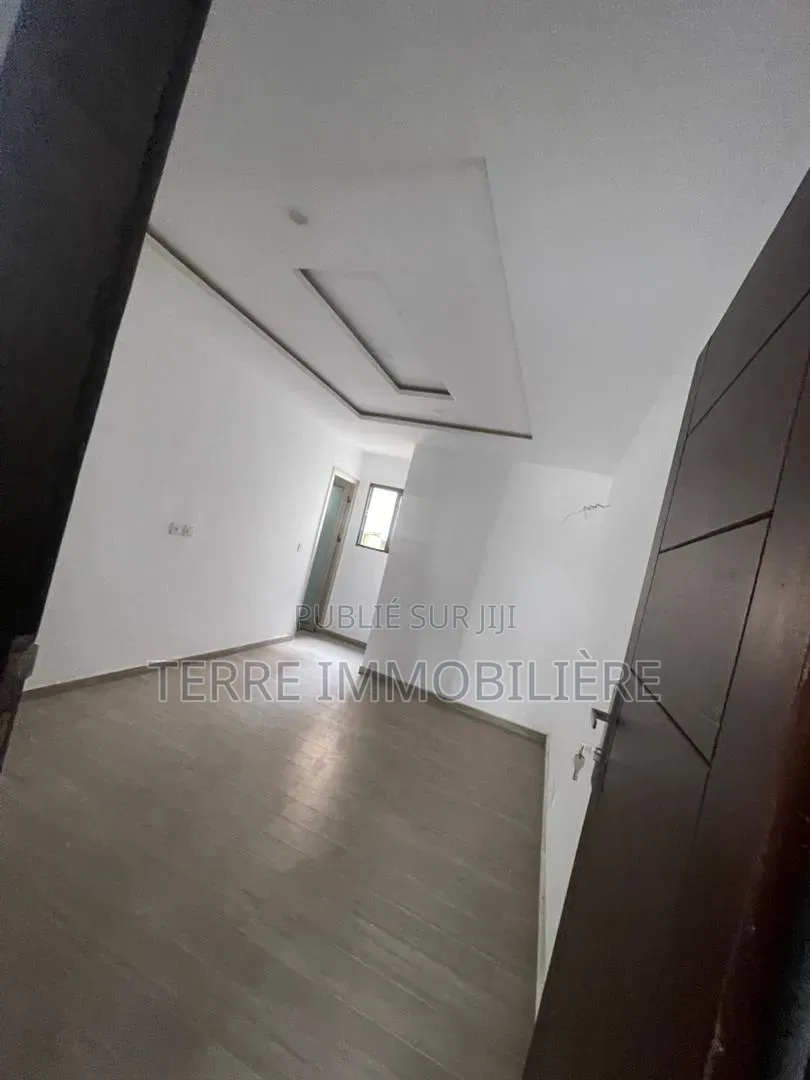 2chbre Appartement dans La Terre Immobilière, Cocody à Vendre