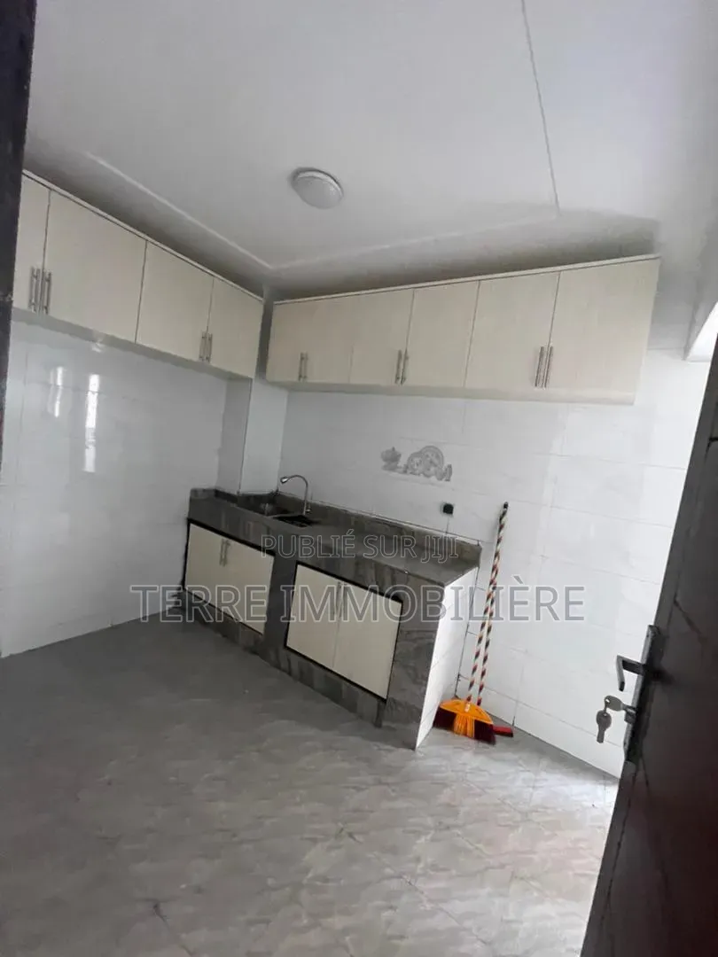 2chbre Appartement dans La Terre Immobilière, Cocody à Vendre