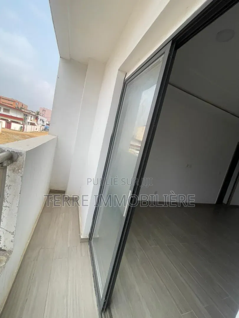 2chbre Appartement dans La Terre Immobilière, Cocody à Vendre