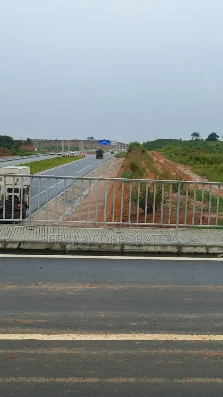 Superficie : 100h 5901m2 Document : Acd en Bordure De Voie Y4