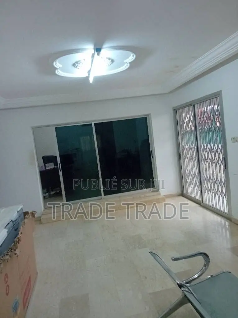 11chbre Duplex dans Villa Duplex, Cocody à Vendre