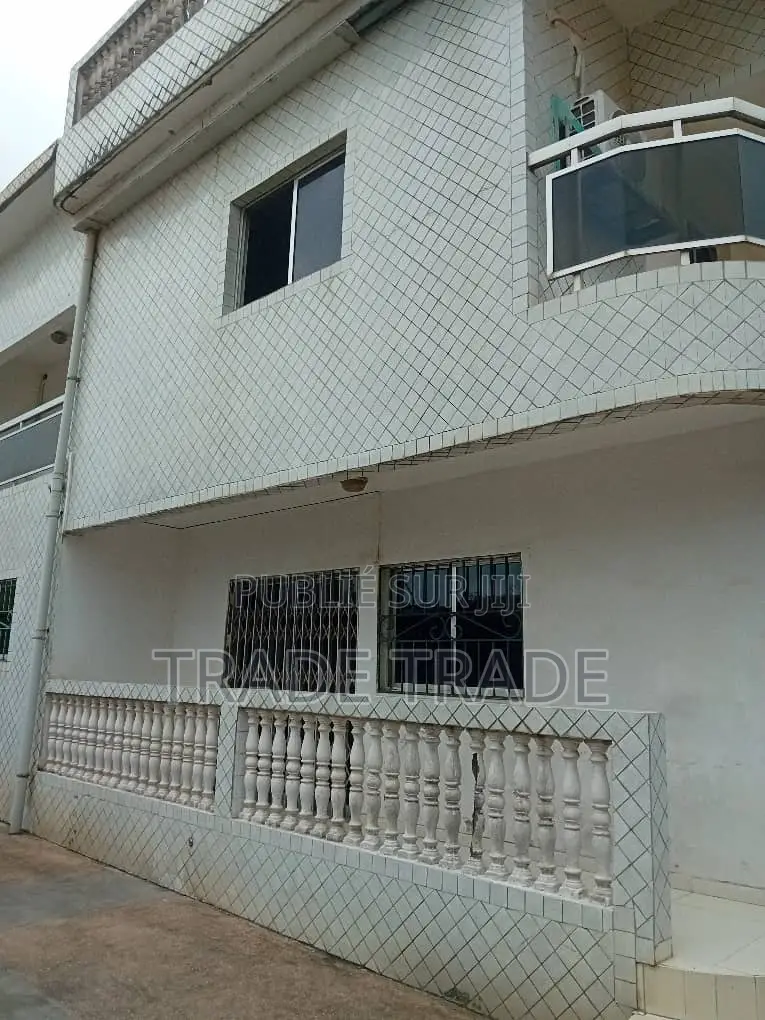 11chbre Duplex dans Villa Duplex, Cocody à Vendre