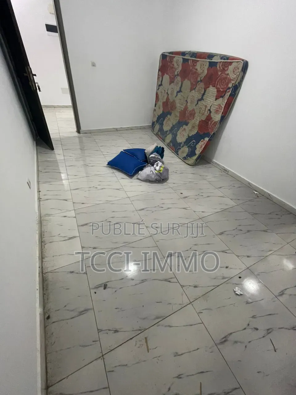 2chbre Appartement dans Tcci Sarl, Cocody à Louer