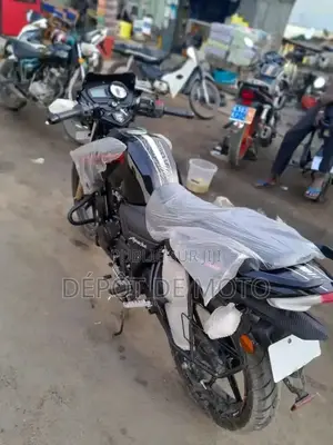 Nouveau TVS Apache 180 RTR 2024 Noir