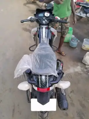 Nouveau TVS Apache 180 RTR 2024 Noir