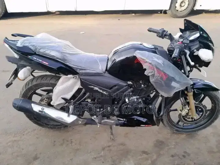 Nouveau TVS Apache 180 RTR 2024 Noir