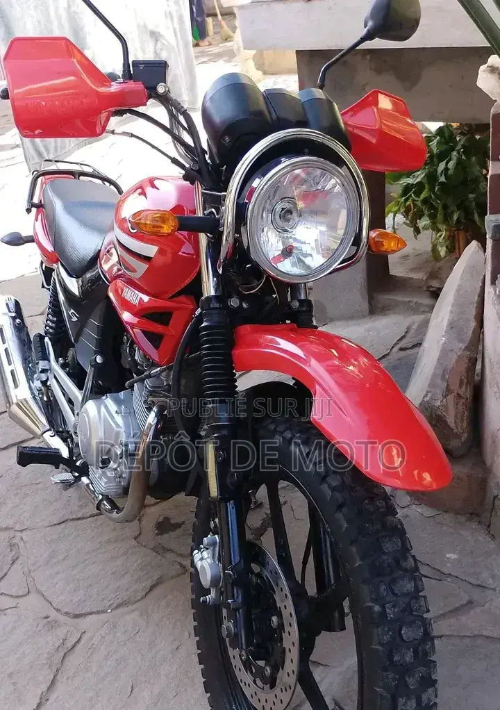 Nouveau Yamaha YBR125 2024 Rouge