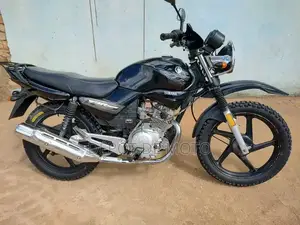 Nouveau Yamaha YBR125 2023 Noir