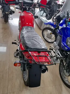 Nouveau Yamaha YBR125 2025 Rouge