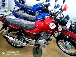 Nouveau Yamaha YBR125 2025 Rouge