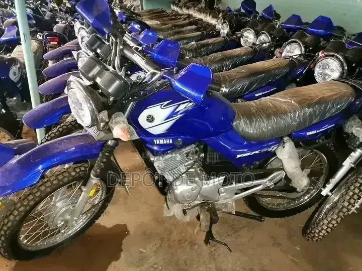 Nouveau Yamaha YBR125 2024 Bleu