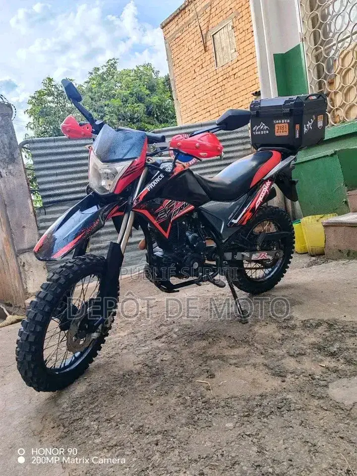 Nouveau Yamaha Autre 2025 Rouge