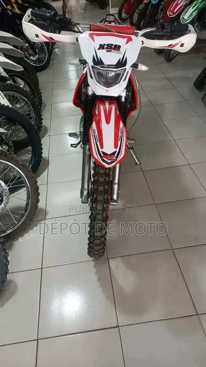 Nouveau Yamaha Autre 2025 Rouge
