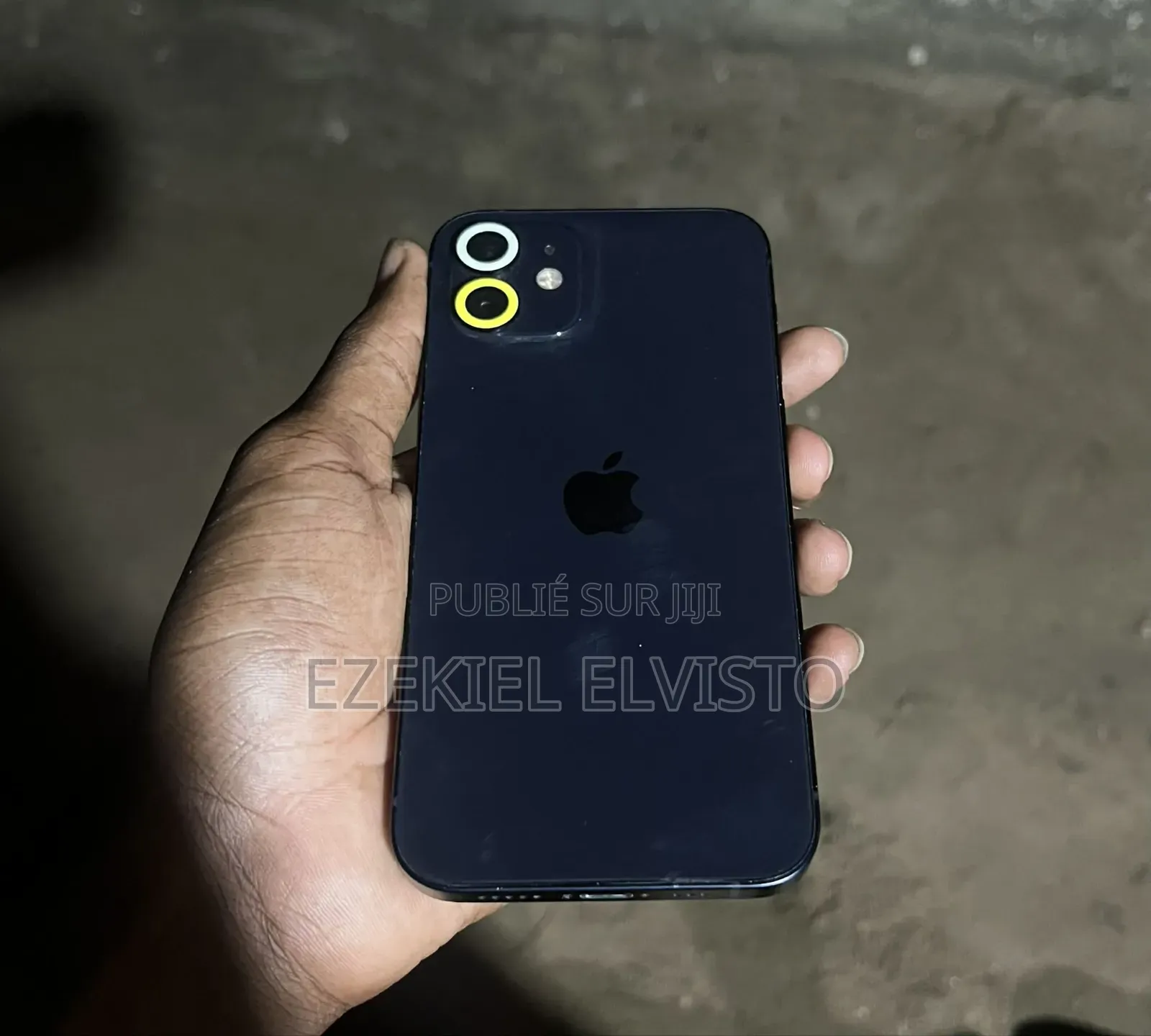 Apple iPhone 12 64 GB Noir