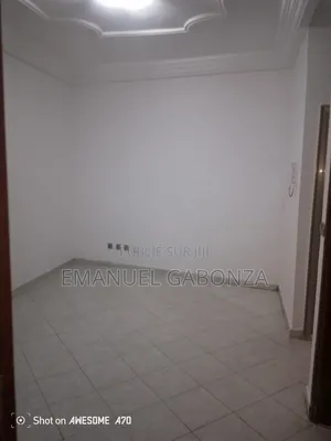 1chbre Appartement dans Gabonza, Cocody à Louer