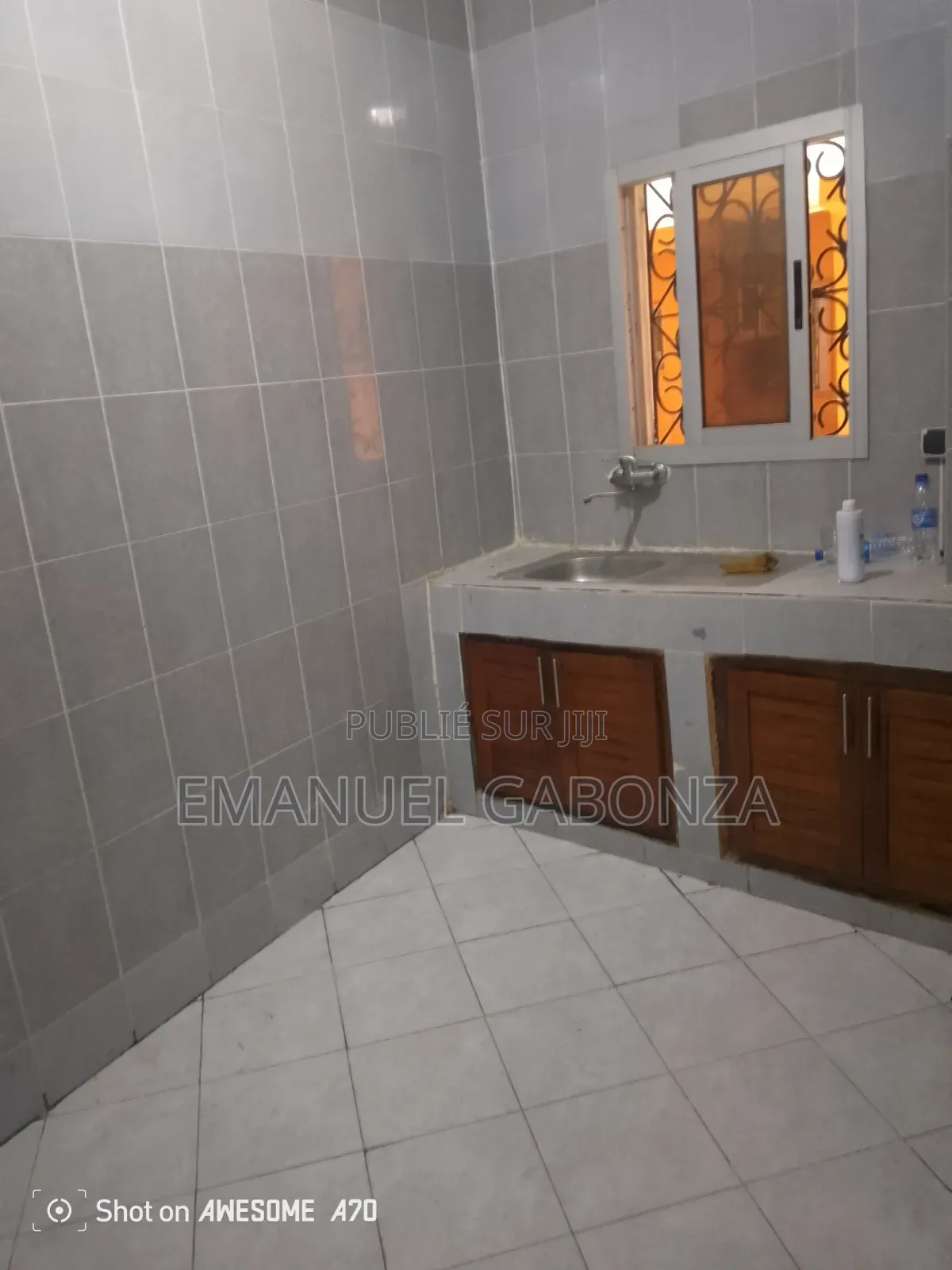1chbre Appartement dans Gabonza, Cocody à Louer