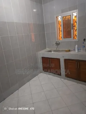 1chbre Appartement dans Gabonza, Cocody à Louer