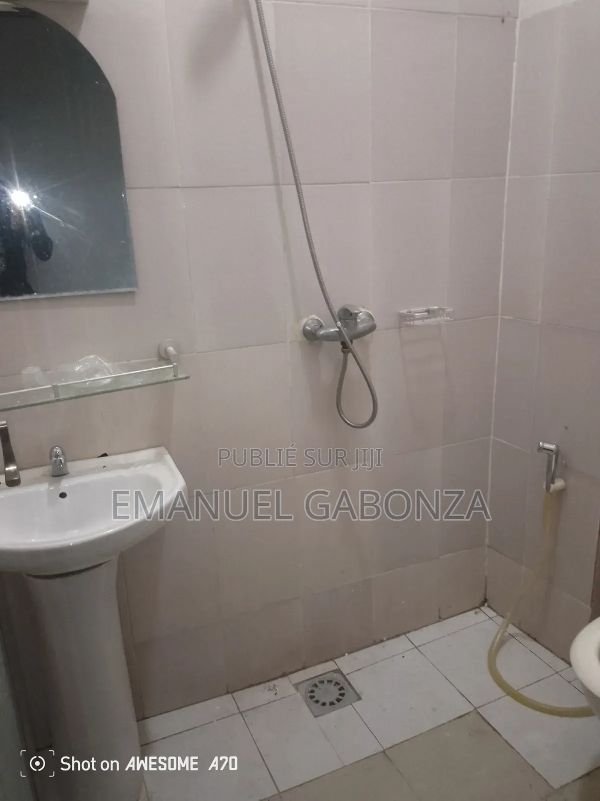 1chbre Appartement dans Gabonza, Cocody à Louer
