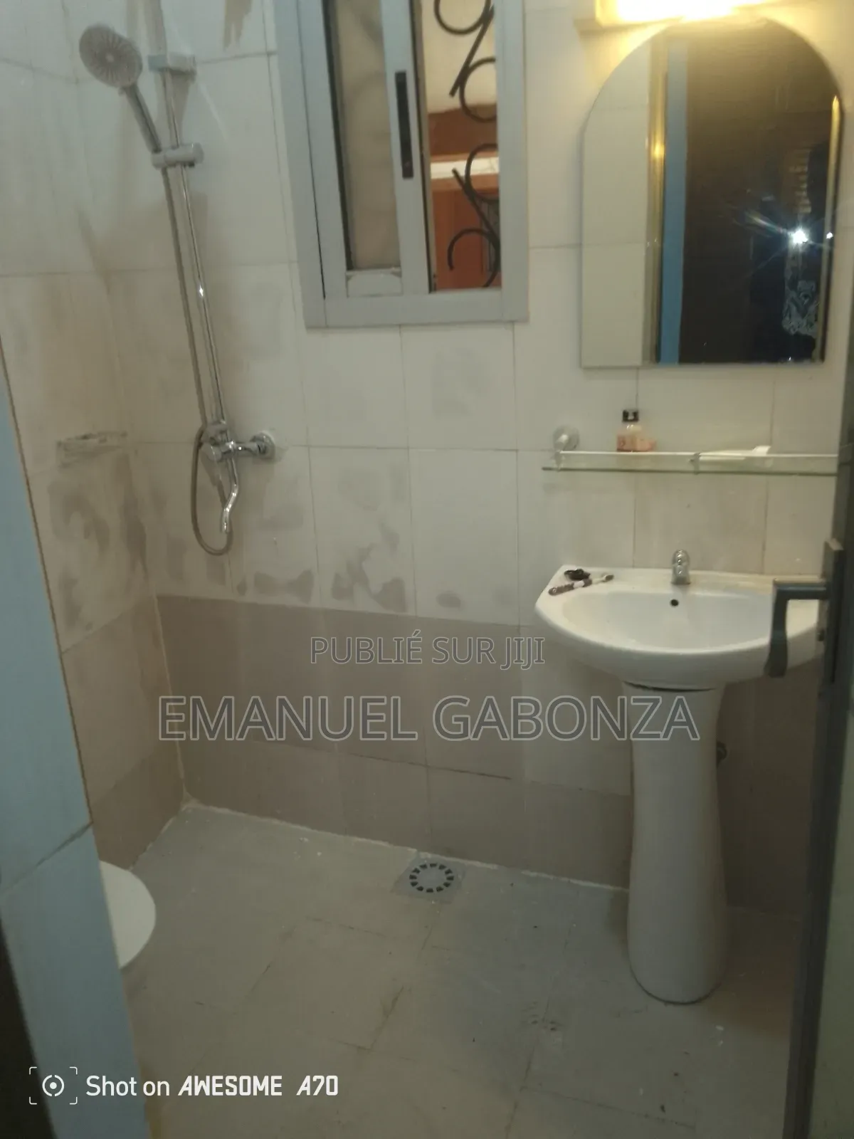 1chbre Appartement dans Gabonza, Cocody à Louer