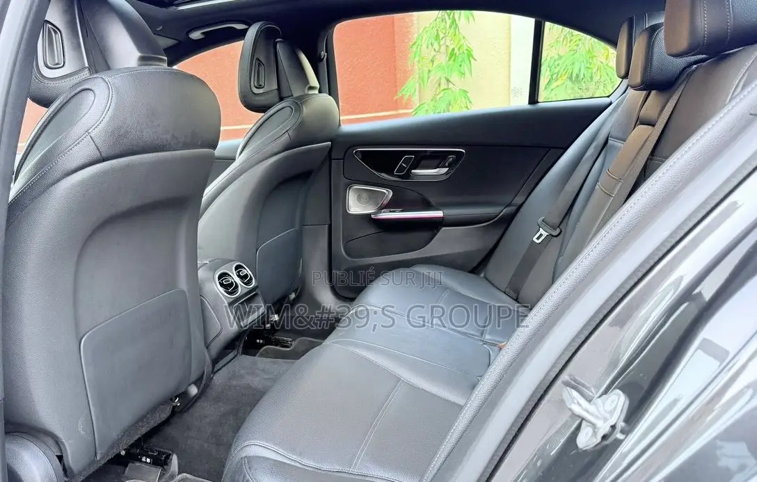 Nouveau Mercedes-Benz C300 2023 Noir